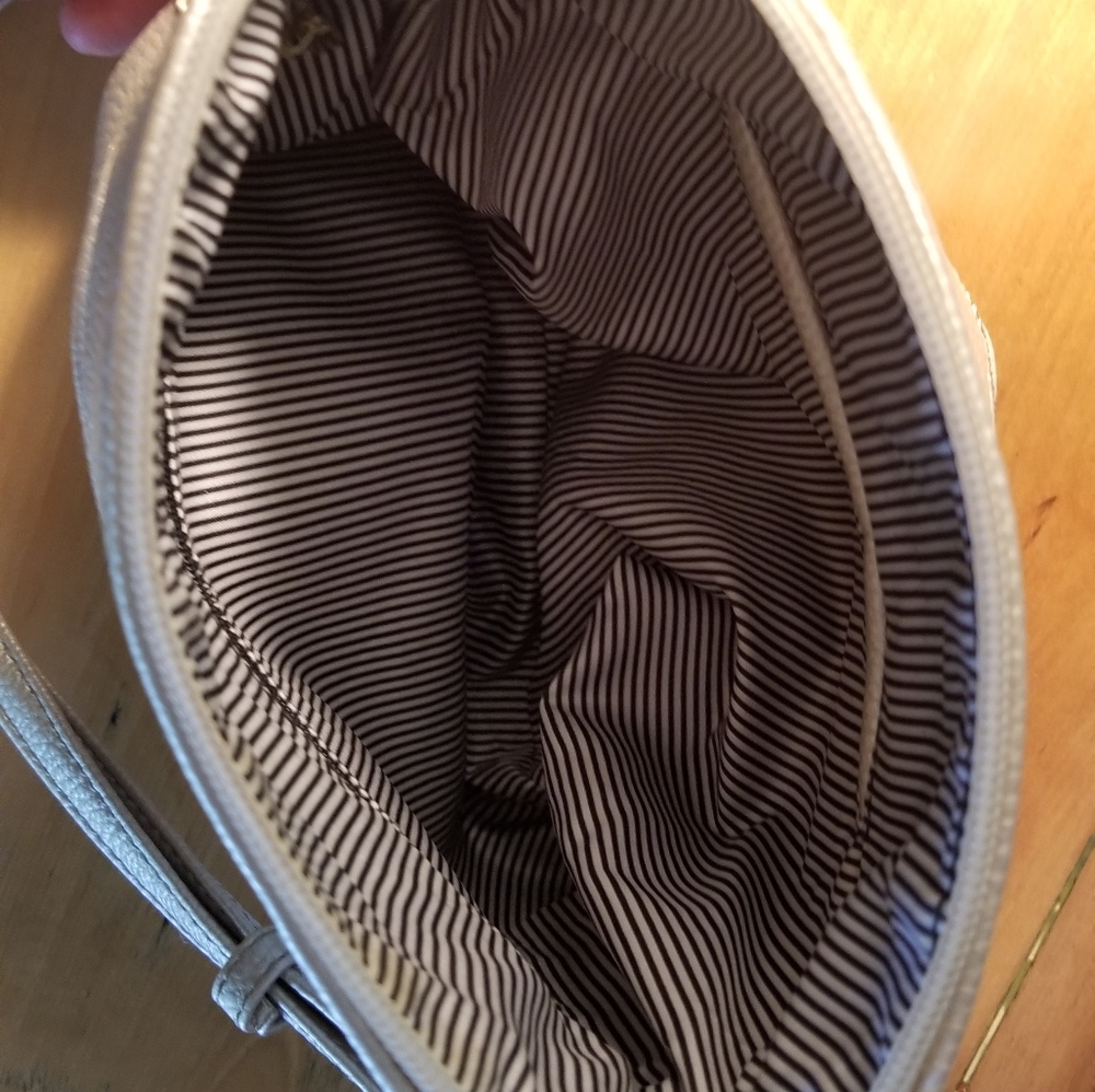 Shimmering Shoulder Bag - Picture 3 of 6